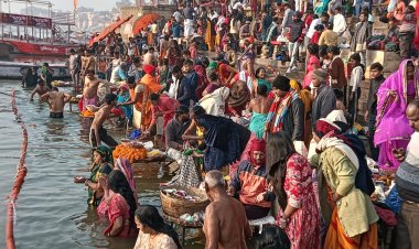 मकर संक्रांति पर्व पर तिथियों के भ्रम को दरकिनार कर लाखों श्रद्धालुओं ने पवित्र गंगा में लगाई डुबकी