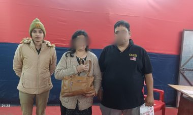 संगम तट से उड़ीसा की महिला का खोया पर्स माघ मेला पुलिस ने बरामद कर किया वापस