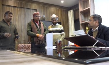 कानपुर में ऑटो चालकों से लाखों रुपये वसूले, फिर भी समस्याएं दूर न होने पर चालकों ने नगर आयुक्त को सौंपा मांगपत्र