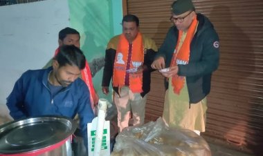 विधायक के गोलगप्पा खिलाने पर भाजपा कार्यकर्ताओं का चेहरा प्रसन्नता से भरा