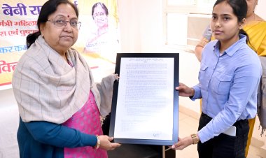 उप्र में अनुकम्पा नियुक्ति के तहत 12 आश्रितों को मिली सरकारी सेवा, कैबिनेट मंत्री ने सौंपे पत्र