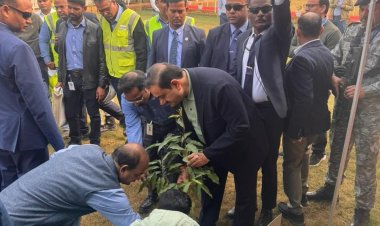 गौतम अदाणी ने उप्र के मीरजापुर में निर्माणाधीन मेगा पॉवर प्लांट का किया निरीक्षण, पौधे भी रोपे