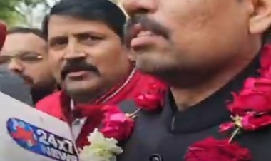 निलंबित सिटी मजिस्ट्रेट अलंकार अग्निहोत्री पहुंचे एटा,शहीद भगत सिंह प्रतिमा पर किये पुष्प अर्पित