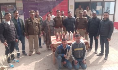 अंडे से लदे मिनी ट्रक में पकड़ी कई एक कराेड़ की शराब, दाे तस्कर गिरफ्तार