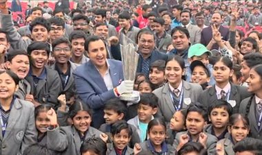 आईसीसी टी20 वर्ल्ड कप ट्रॉफी पहुंची कुलदीप यादव के स्कूल, छात्रों में दिखा जबरदस्त उत्साह