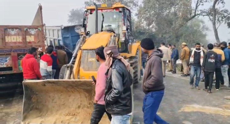 तीन ट्रक आपस में भिड़े, तीन घायल.