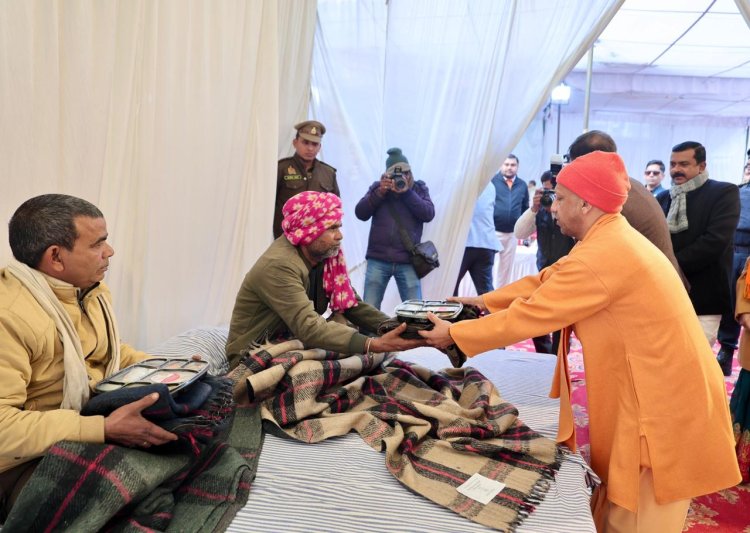 भीषण शीतलहर में कोई भी फुटपाथ पर न सोए : मुख्यमंत्री