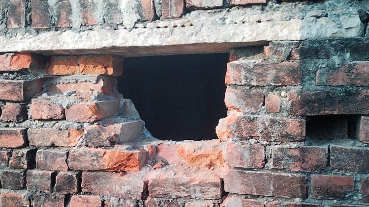 चोर सेंध लगाकर उड़ा ले गए 22 पेटी बीयर व नकदी