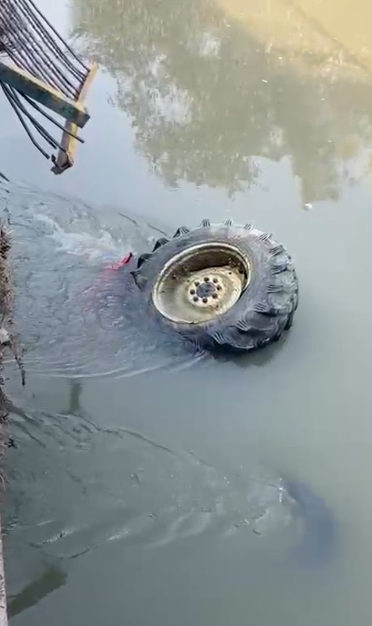 अनियंत्रित ट्रैक्टर-ट्रॉली रामगंगा नहर में गिरी, चालक की तलाश जारी