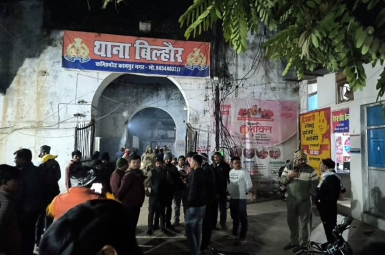 प्रतिबंधित पशु अवशेष मिलने पर हंगामा, थाना प्रभारी समेत चार पुलिसकर्मी निलंबित