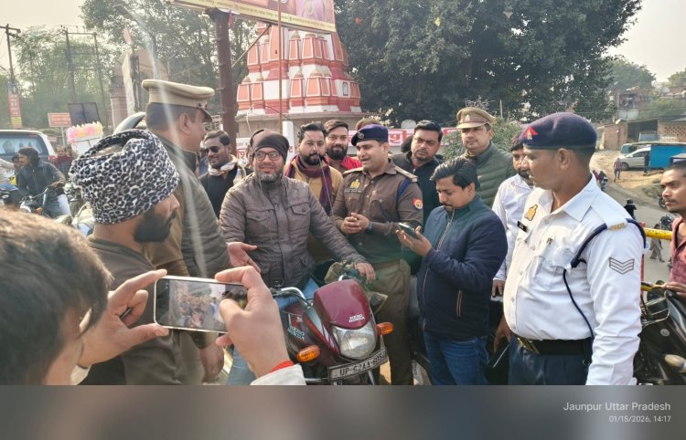 चाइनीज मांझे से बचाव के लिए सड़क पर मुस्तैद दिखी यातायात पुलिस