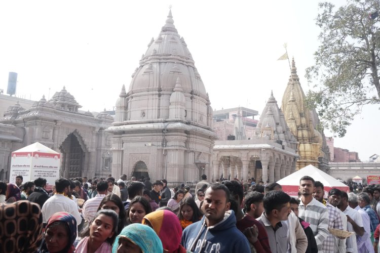 मकर संक्रांति पर्व के दूसरे दिन भी श्री काशी विश्वनाथ के दरबार में उमड़े श्रद्धालु