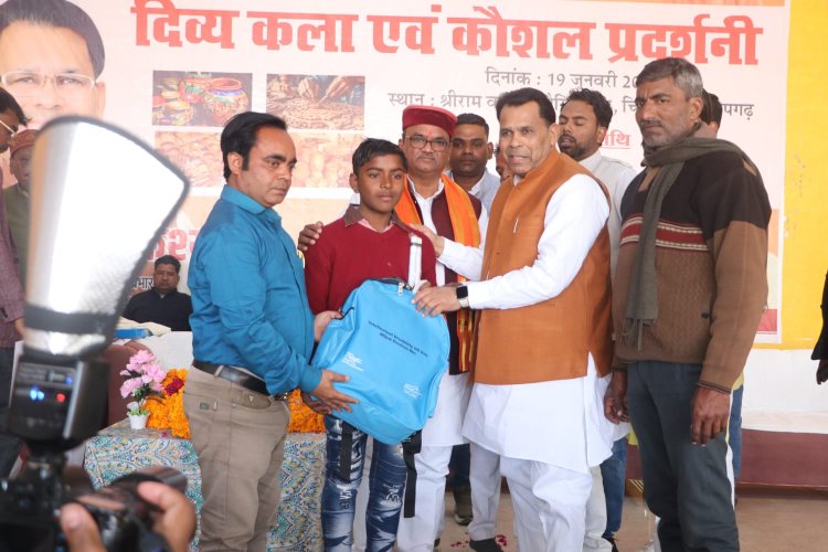 दिव्यांगजनों को आत्मनिर्भर बना रही याेगी सरकार : नरेन्द्र कश्यप