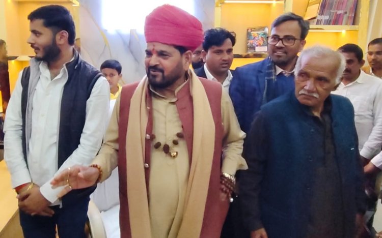 दो नावों की सवारी करने वाले राहुल गांधी नहीं बन पाएंगे प्रधानमंत्री : बृज भूषण शरण सिंह