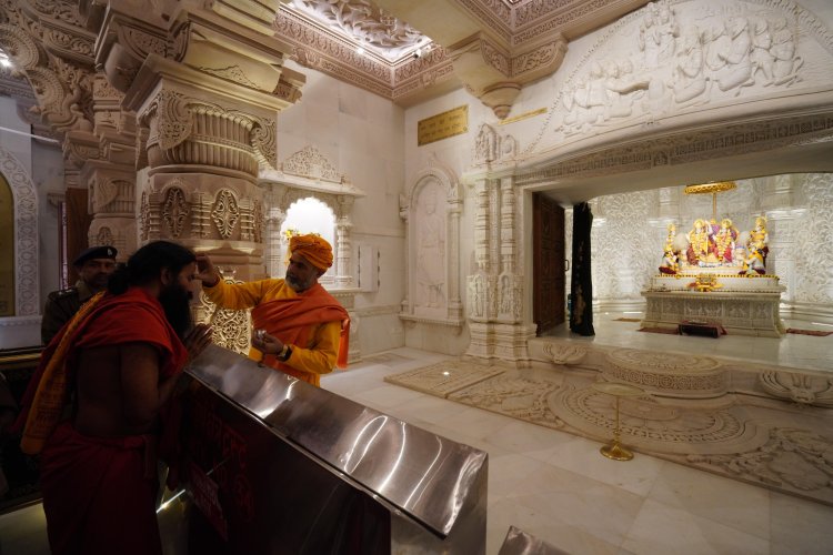 योग गुरु बाबा रामदेव ने श्रीरामलला के किए दर्शन