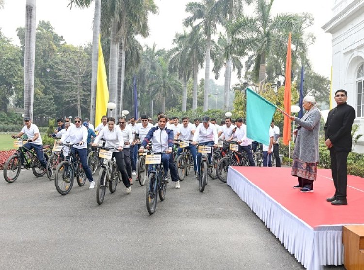 उप्र की राज्यपाल ने नशा मुक्ति जागरूकता रैली को हरी झंडी दिखाकर किया रवाना