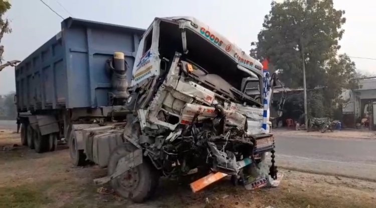 तेज रफ्तार डंपर ने ट्रक को मारी पीछे से टक्कर चालक की मौके पर मौत