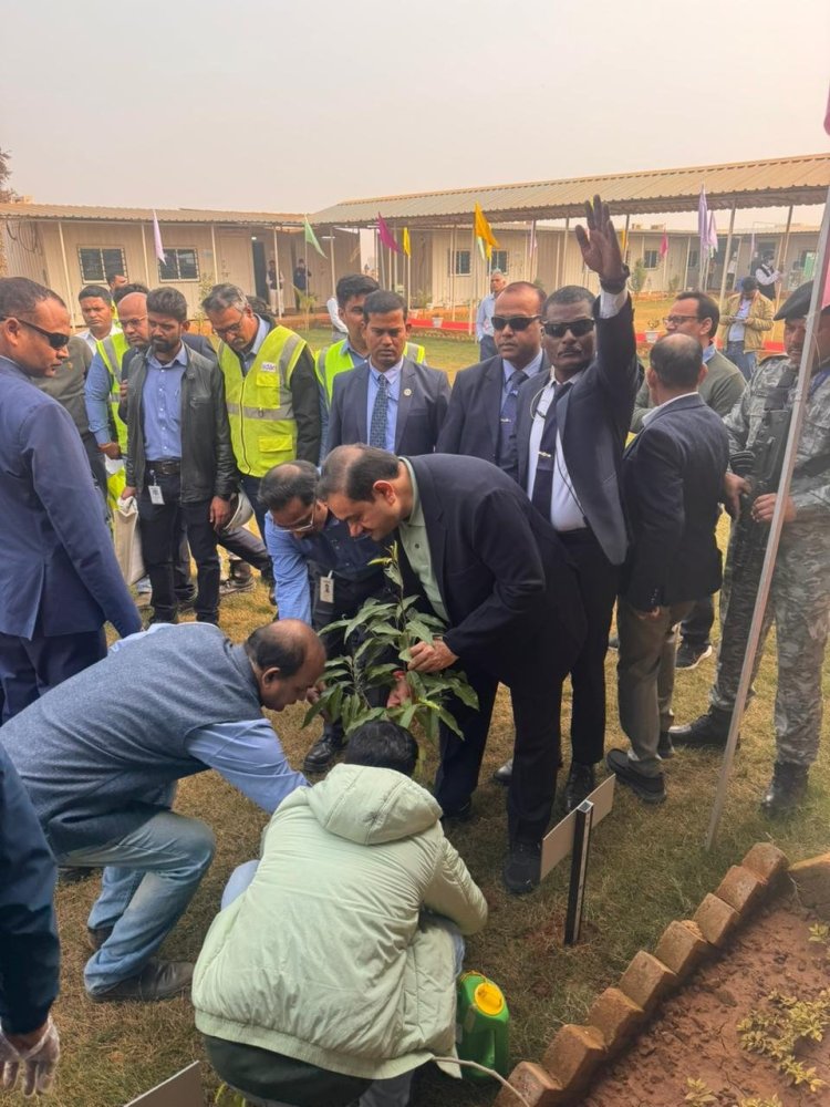गौतम अदाणी ने उप्र के मीरजापुर में निर्माणाधीन मेगा पॉवर प्लांट का किया निरीक्षण, पौधे भी रोपे