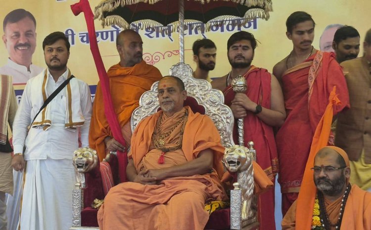 शंकराचार्य स्वामी सदानंद सरस्वती ने कहा, तीनों शंकराचार्य अविमुक्तेश्वरानंद के साथ