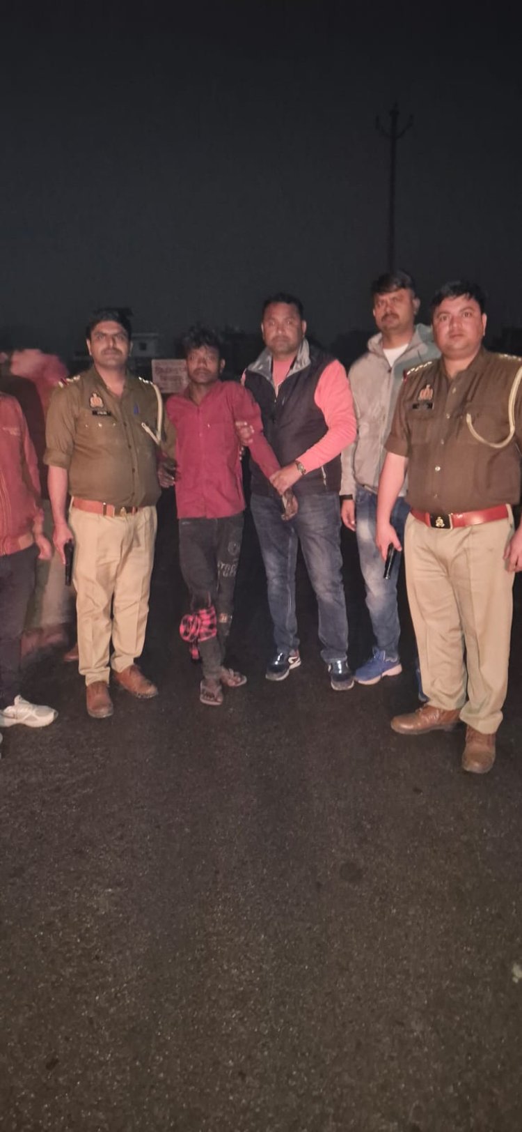 पुलिस अभिरक्षा से फरार शातिर चोर मुठभेड़ में घायल