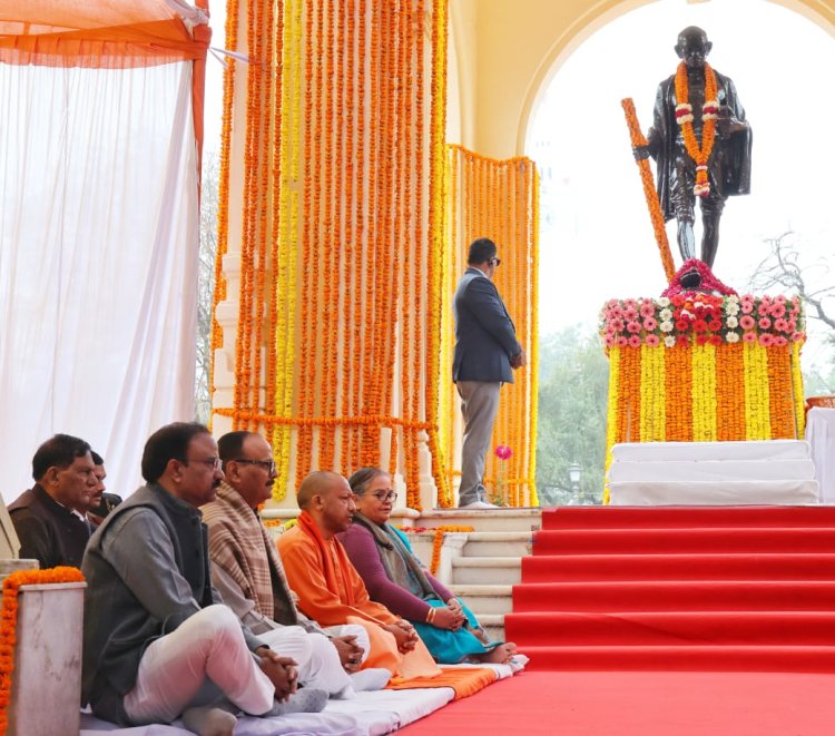 पुण्य तिथि पर मुख्यमंत्री योगी ने बापू को किया नमन