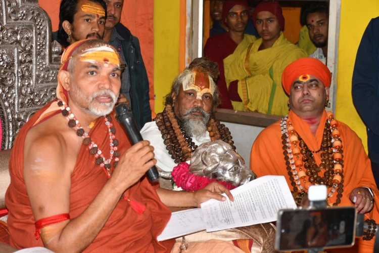 अविमुक्तेश्वरानंद ने गाय काे राज्यमाता का दर्जा देने और यूपी से गाेमांस निर्यात पर प्रतिबंध लगाने के लिए याेगी सरकार काे दिया 40 दिन का अल्टीमेटम