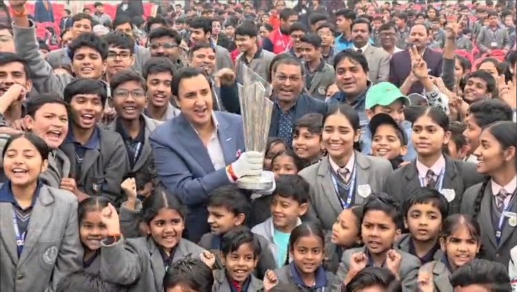 आईसीसी टी20 वर्ल्ड कप ट्रॉफी पहुंची कुलदीप यादव के स्कूल, छात्रों में दिखा जबरदस्त उत्साह