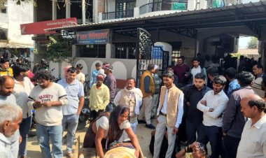 दो बाइकों की टक्कर में युवक की मौत, चार घायल