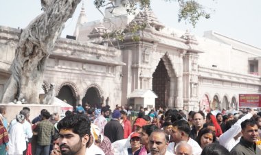 महाशिवरात्रि पर श्री काशी विश्वनाथ को माता वैष्णो देवी श्राइन बोर्ड का पावन उपहार