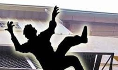 सोसायटी के 15 वीं मंजिल से छलांग लगाकर छात्र ने की आत्महत्या