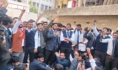 इंजीनियरिंग कॉलेज में छात्रों का फिर से हंगामा, झूठे मुकदमे में फसाने का आरोप