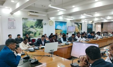 अधिशासी अभियंता का रोका वेतन, मंडलायुक्त बोले-बैठक में स्वयं उपस्थित हों