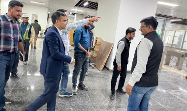 वाराणसी : जिलाधिकारी ने निर्माणाधीन रोपवे परियोजना का किया निरीक्षण, जांच कर व्यवस्थाओं को परखा