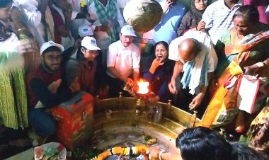 महाशिवरात्रि के पूर्व केदार घाट पर चलाया स्वच्छता अभियान, दिया शिव संदेश