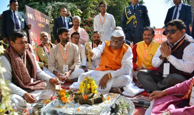 राज्यपाल ने महाशिवरात्रि पर शिवोऽहम् कार्यक्रम में भगवान शिव का अभिषेक कर पूजा—अर्चना की