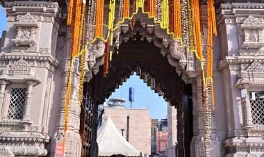 महाशिवरात्रि: श्री काशी विश्वनाथ धाम में देश-विदेश के 63 मंदिरों से आया उपहार,पवित्र जल बाबा को समर्पित