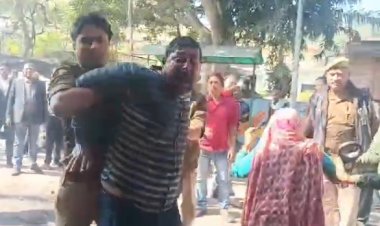 जमीन विवाद में दो सगे भाइयों ने कलेक्ट्रेट परिसर में आत्मदाह का किया प्रयास