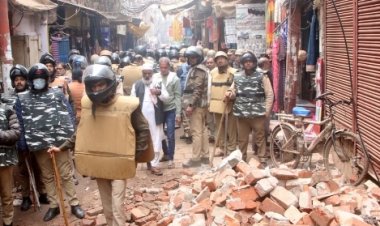 दालमंडी में दुकानदारों से मिलने जाने वाले सपा नेताओं को किया गया नजरबंद