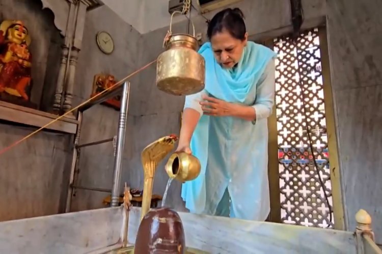 मजहब की दीवारें तोड़कर 'नूर' फातिमा ने बनाया शिव मंदिर, काशी की ये कहानी दिल जीत लेगी