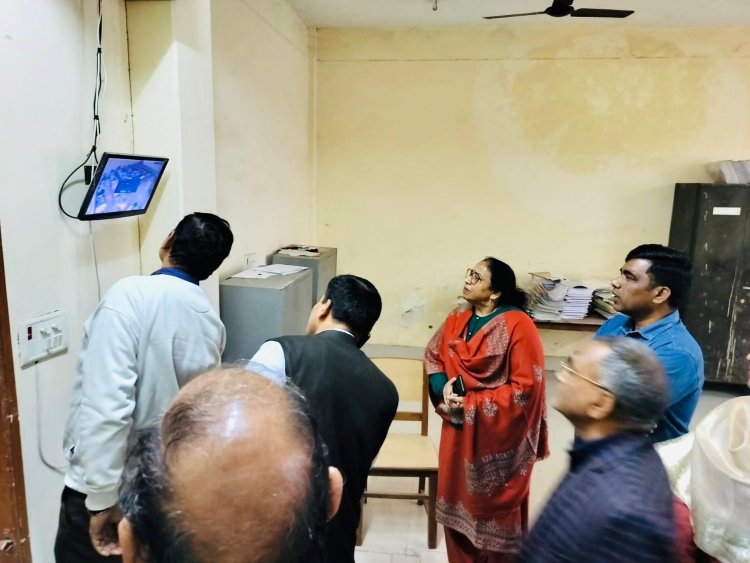 कुलपति ने किया परीक्षा केंद्रों का औचक निरीक्षण