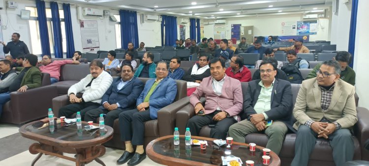 शिक्षकाें और अधिकारियों ने सीखी एआई की बारीकियां, पूर्वांचल विश्वविद्यालय में 'AI मंथन' का विस्तार