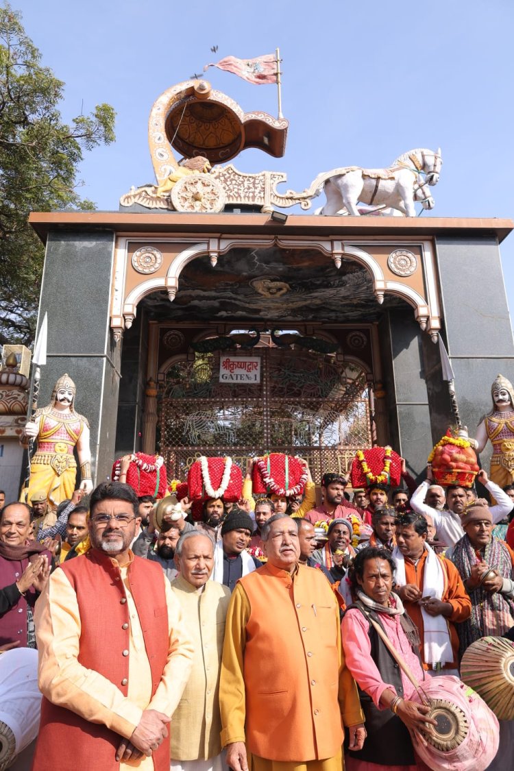 श्री कृष्ण जन्मभूमि मंदिर मथुरा से श्री काशी विश्वनाथ महादेव को भेंट स्वरूप समर्पित उपहार रवाना