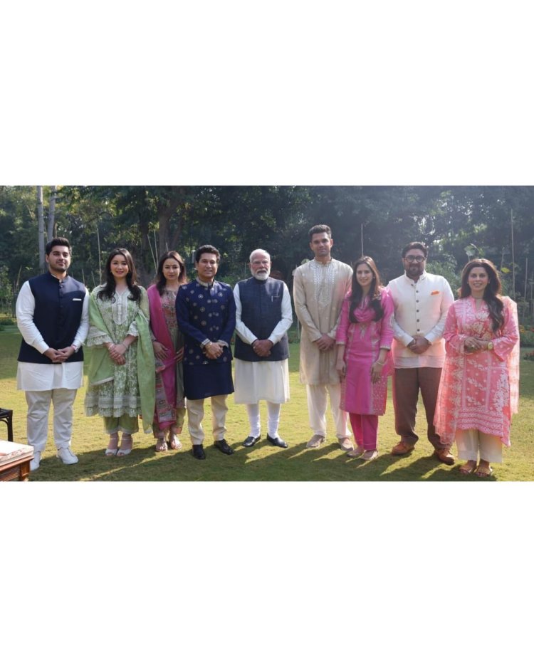 प्रधानमंत्री मोदी और सोनिया से मिले तेंदुलकर, बेटे की शादी का दिया निमंत्रण
