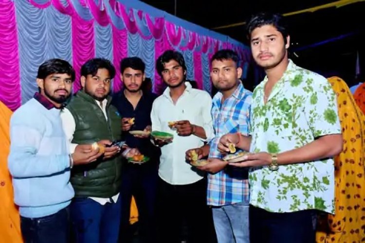 राजस्थान में शादी से लौट रहे दोस्तों की कार हाइवे पर ट्रेलर में घुसी, छह की मौत