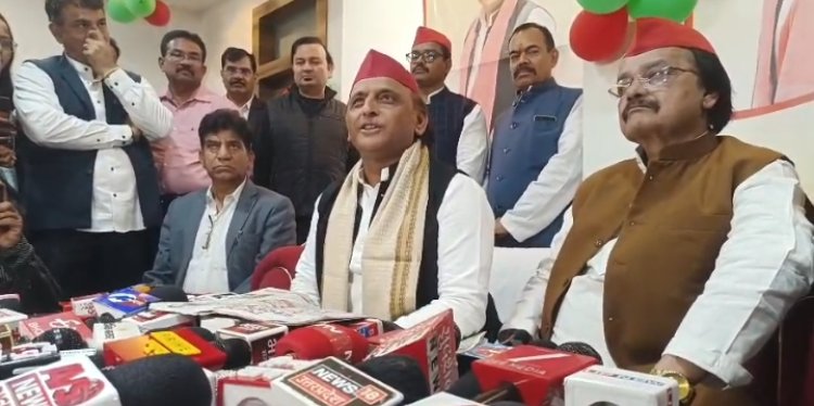 कानपुर में अखिलेश यादव ने कानून व्यवस्था, उद्योग और चुनाव पर सरकार को घेरा