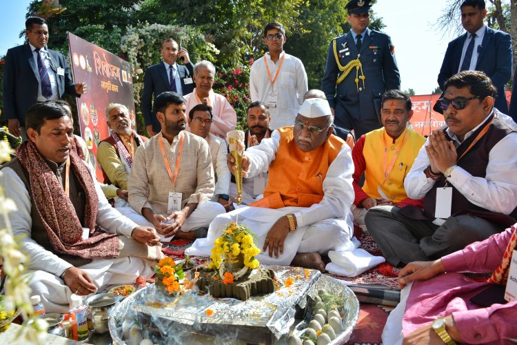 राज्यपाल ने महाशिवरात्रि पर शिवोऽहम् कार्यक्रम में भगवान शिव का अभिषेक कर पूजा—अर्चना की