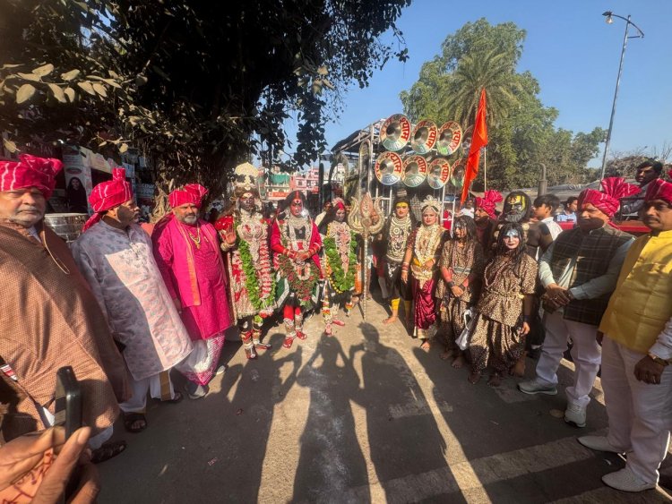 प्रयागराज में महाशिवरात्रि को धूमधाम से निकाली शिव बारात, डीजे की धुन पर झूमते रहे भक्त