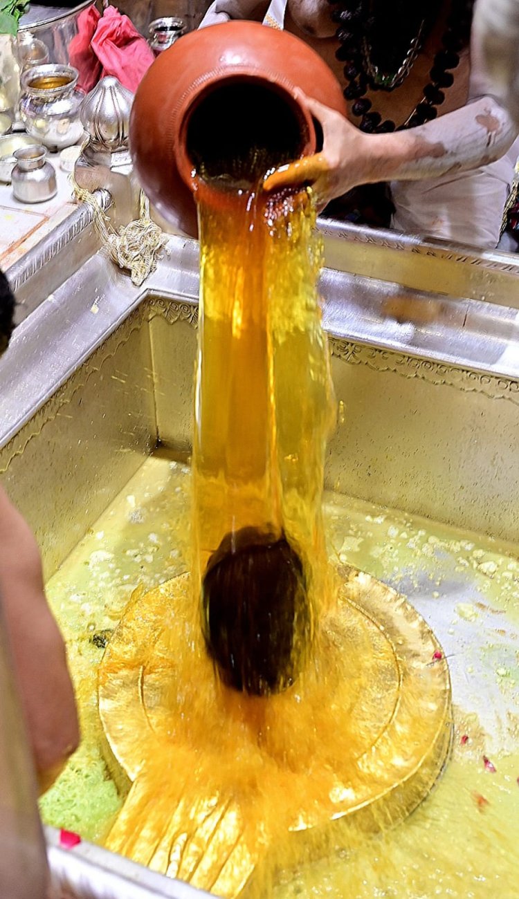 महाशिवरात्रि के दूसरे दिन भी श्री काशी विश्वनाथ दरबार में श्रद्धालुओं का सैलाब