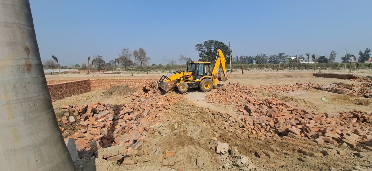 20 हजार वर्ग मीटर में फैली अवैध कॉलोनी पर चला बुलडोजर