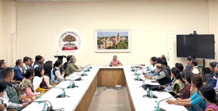 शिक्षकों संग अधिक से अधिक पुराछात्रों से सम्पर्क स्थापित करें एलुमिनाई एसोसिएशन: प्रो. संगीता श्रीवास्तव